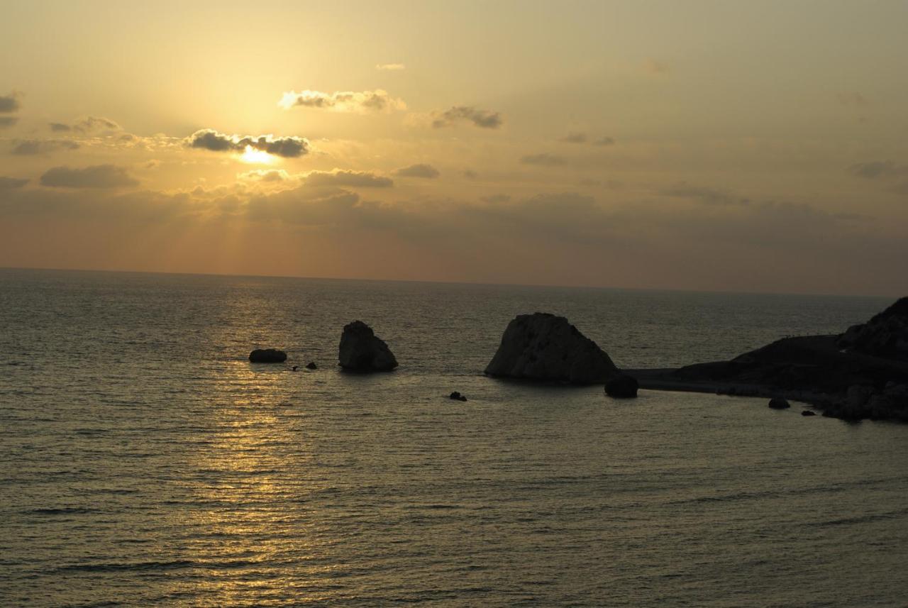 2 Bedroom Apartment Thalassa With Sea And Sunset Views, Aphrodite Hills Resort Куклия Экстерьер фото